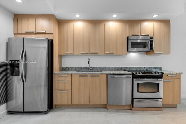 Photo - 2001 Meridian Ave Unidad 327