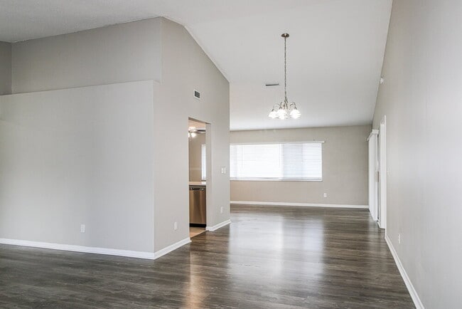 Photo - 10142 Bannister St