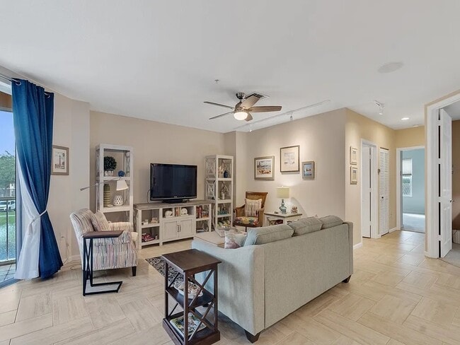 Living Room - 5020 Fairways Cir Unit j206