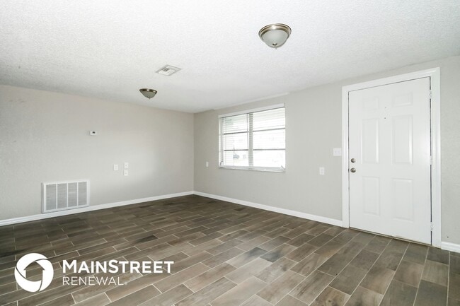 Photo - 5537 Quist Dr