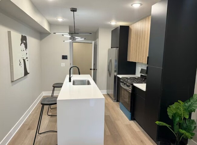 1924 Bainbridge St Unit 3