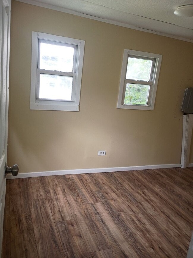 60 Jerome Rd Unit Trailer