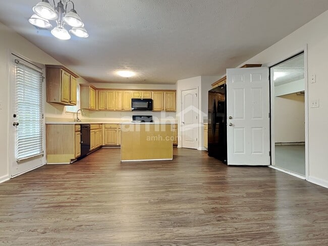 Photo - 247 River Pass Ct NE