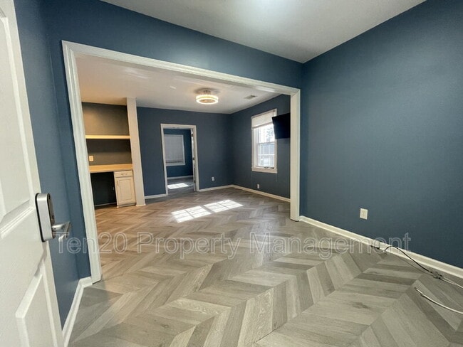 Photo - 4741 Armour Rd