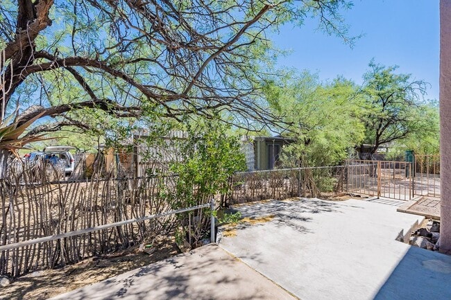 Photo - 1926 N Fremont Ave