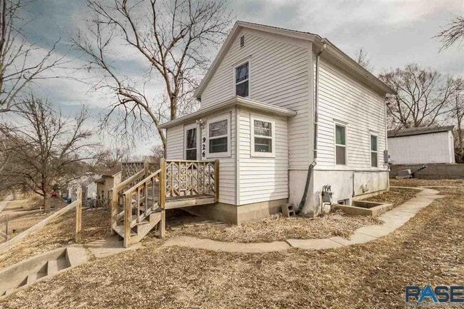 Building Photo - 926 N Walts Ave