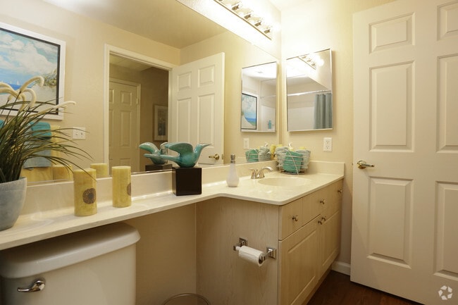 1BR, 1BA - 740 SF