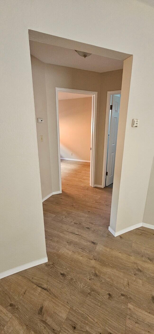 Photo - 2925 Dohr St