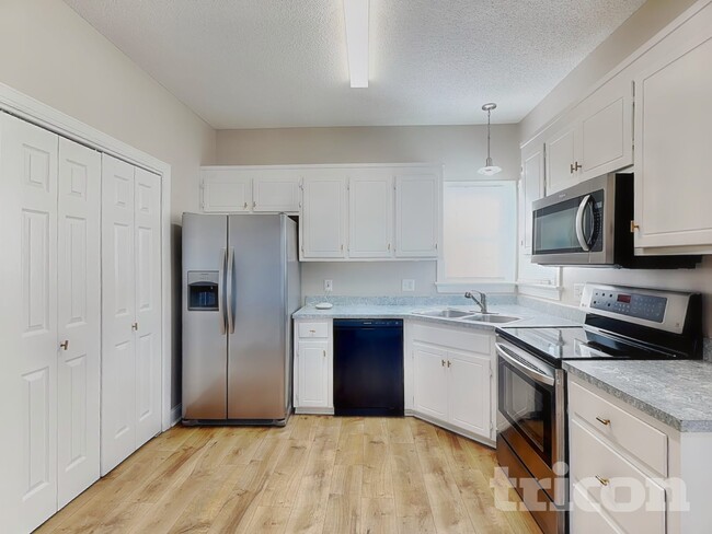 Photo - 622 Commander Dr