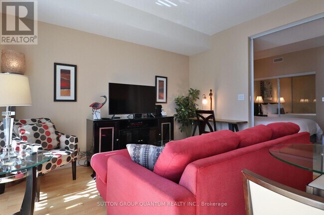 Photo - 65 Bremner Blvd Unité 2604