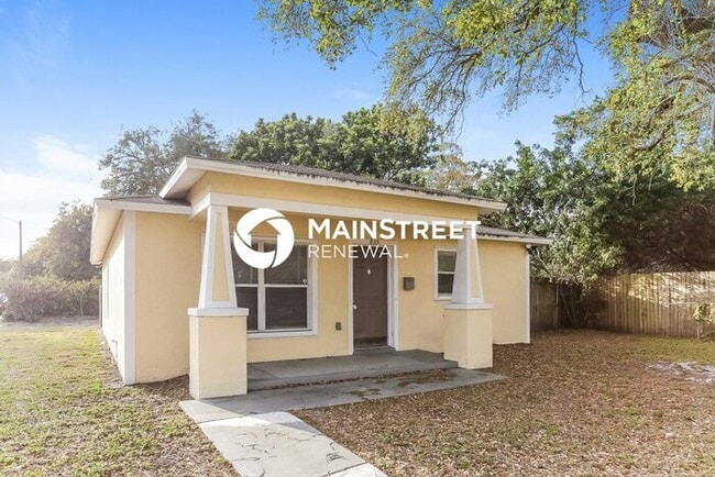 Building Photo - 3 Bedroom Pet-Friendly Home in St Petersburg, FL with Main Street Renewal