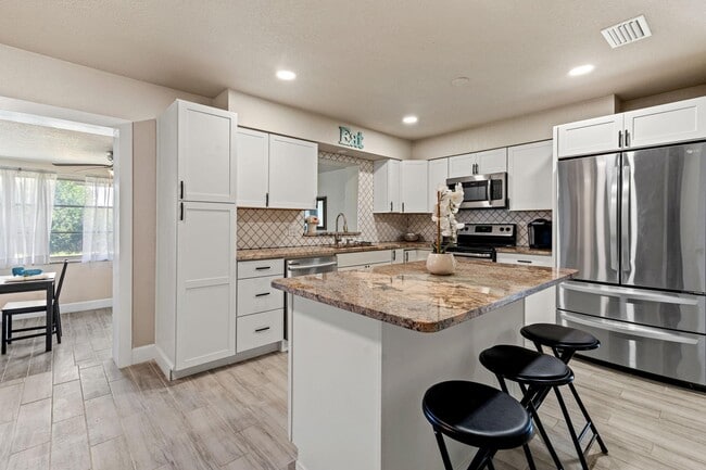 Photo - 10907 N 29th St