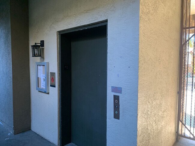 4521 55th St Unidad 22