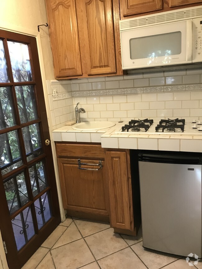 Building Photo - 1220 S Sherbourne Dr Unit 1222 Rental