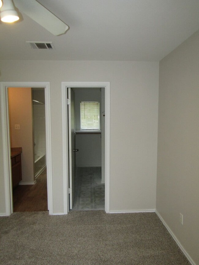 Building Photo - 8508 Apple Carrie Cove Unit B