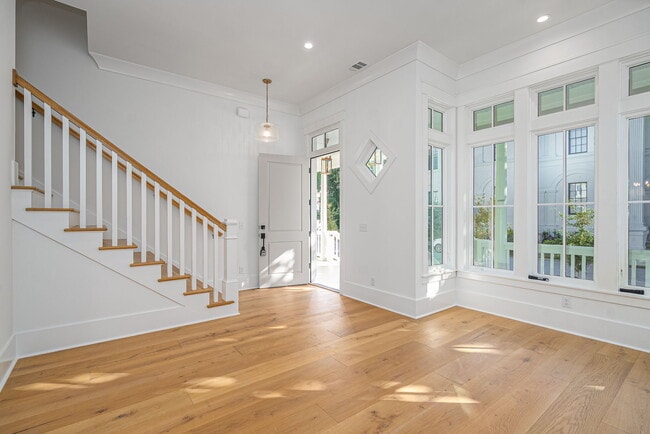 Photo - 302 W 38th St