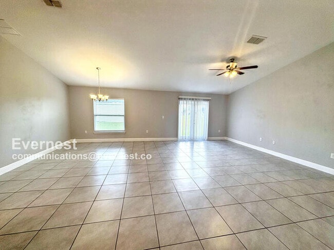 Photo - 518 Bristol Cir