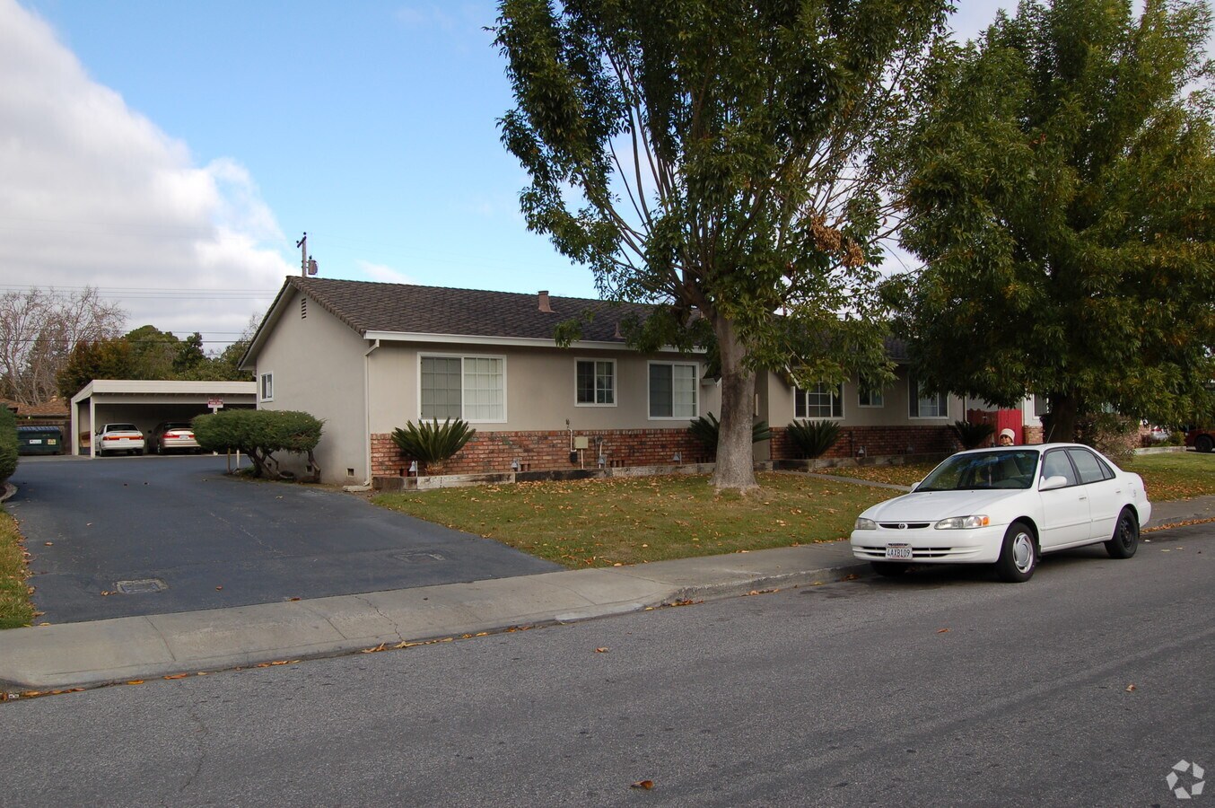 Photo - 2165 Royal Drive