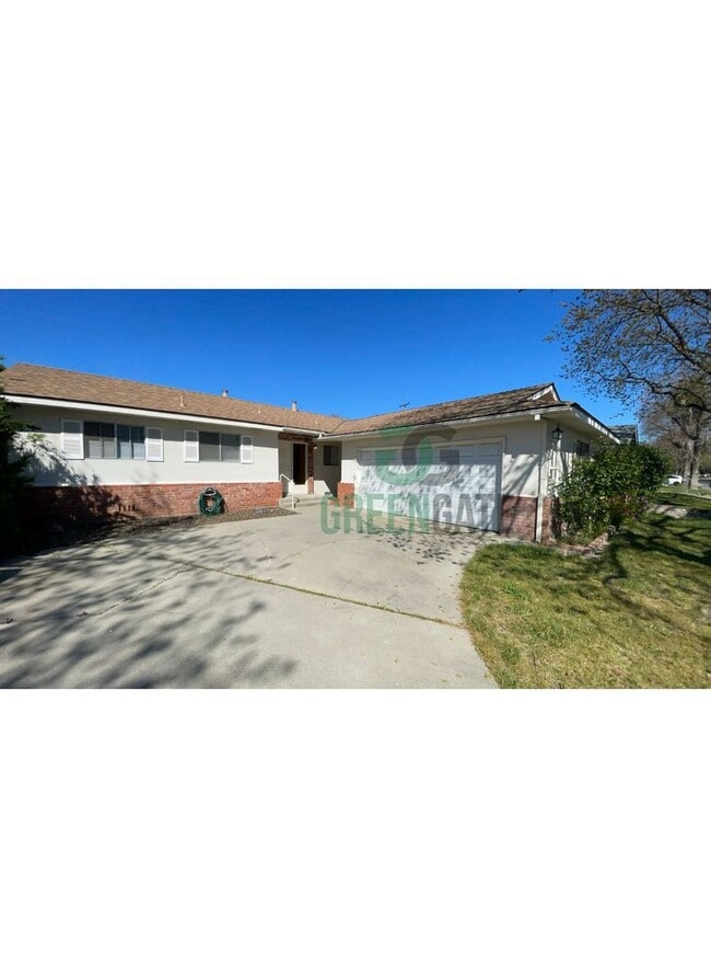 Photo - 925 Charleston Ave