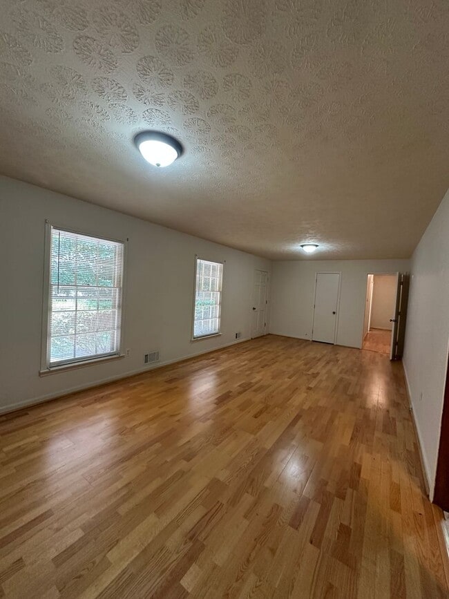 Photo - Available now, 3/2 with large unfinished basement, in University Heights