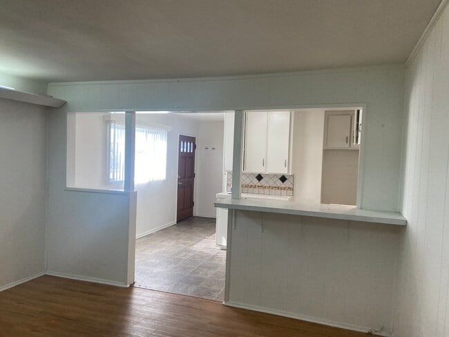 Photo - Randall Apartments Unidad D