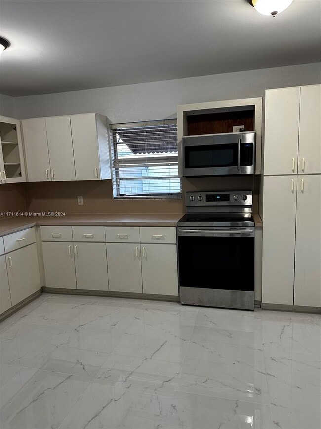 Photo - 3220 SW 4th St