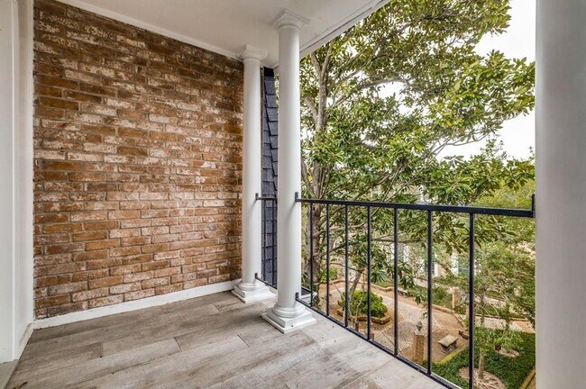 357 N Post Oak Ln Unit 304