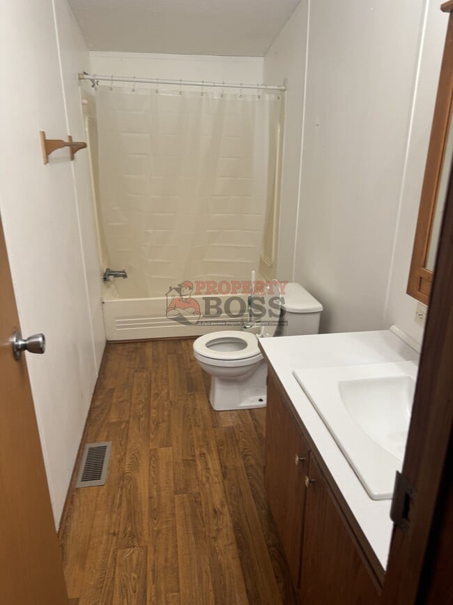 Building Photo - 4535 Ross Rd