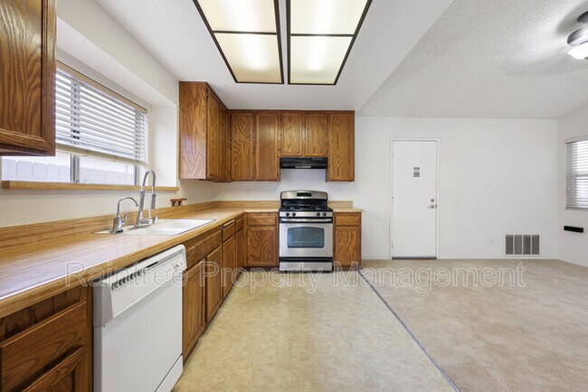 Photo - 732 Butterfield Rd