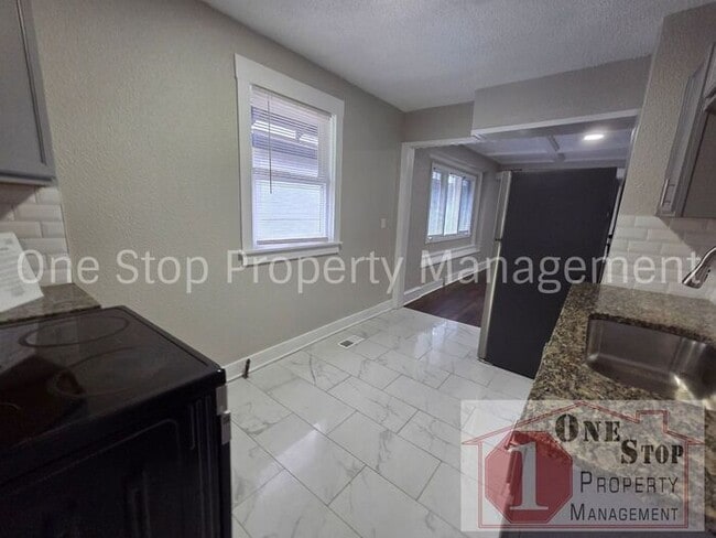 Photo - Beautiful 5 Bedroom 2 Bathroom in Kansas City!