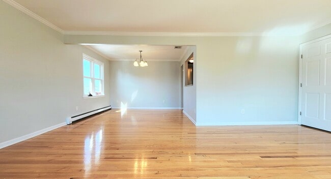 Building Photo - 24 Gall Ave Unit 2 Rental