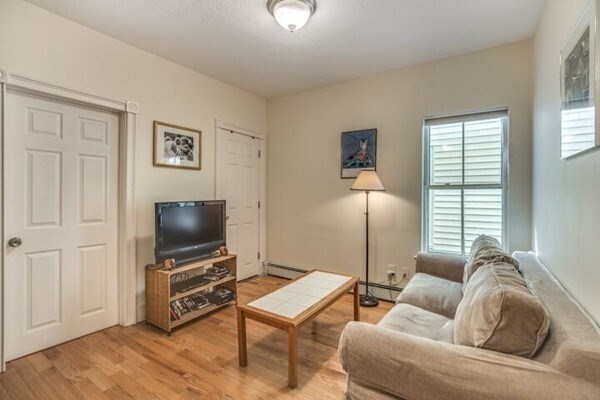 Building Photo - 84 Willow St Unit 2 Rental