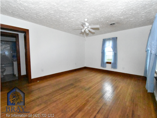 Photo - Centrally located charming cottage!