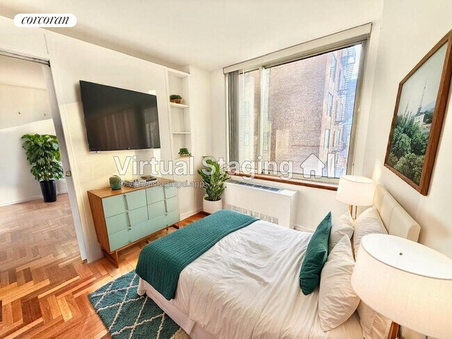 Photo - 2373 Broadway