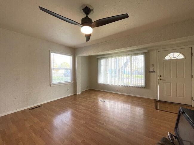 Photo - Northside 3 Bedroom Fenced with Huge Shop