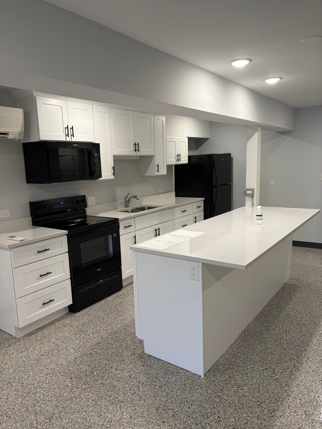 Building Photo - 1026 S State St