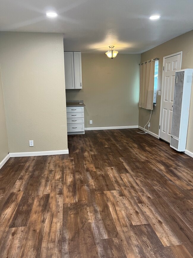 kitchen table area - 5287 Snow Dr Unit SNOW DRIVE