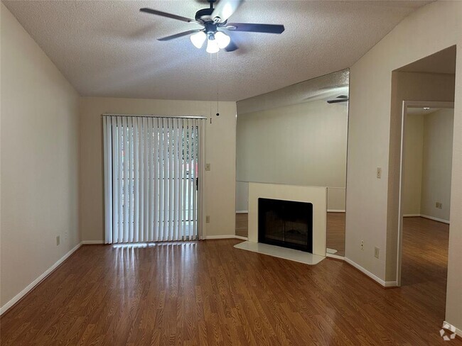 Building Photo - 2121 Hepburn St Unit 104 Rental