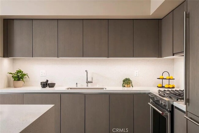 Photo - 380 Cordova St