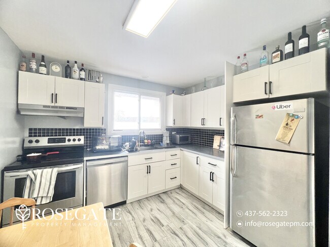 Photo - Spacious 3-Bedroom Apartment with Parking in Waterloo Unité 3