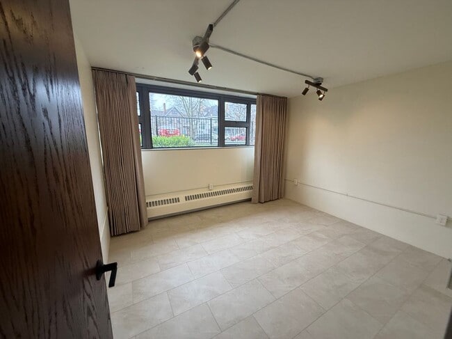 Photo - 130 Linwood Ave
