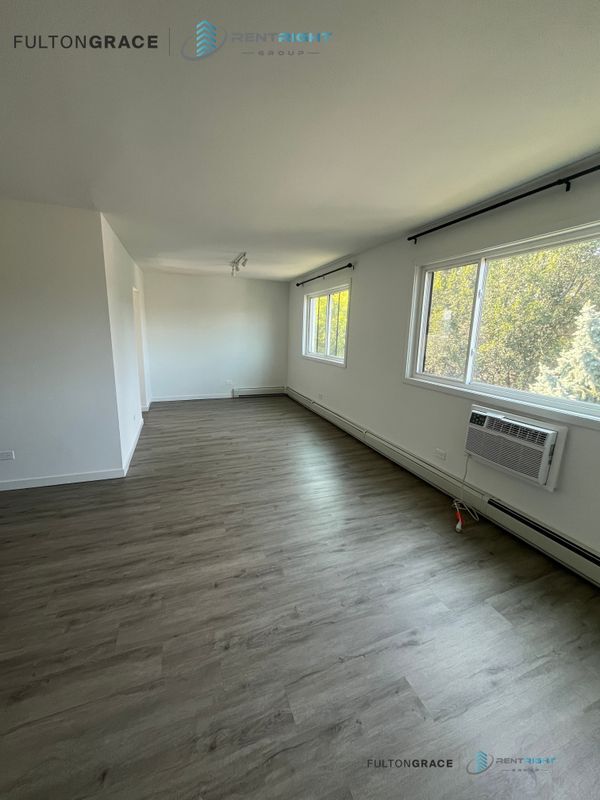 Photo - 7621 N Sheridan Rd