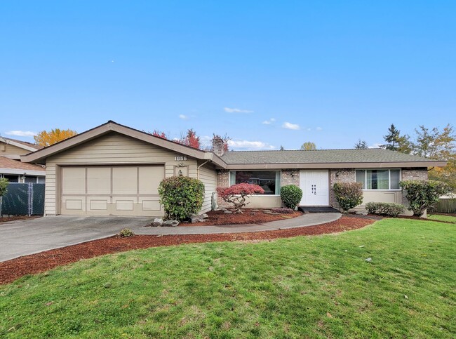 Building Photo - Charming Rambler with Abundant Natural Lig...