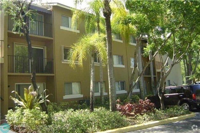 Building Photo - 1089 Benoist Farms Rd Unit 301 Rental