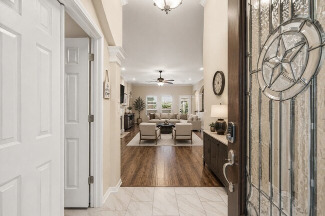 Building Photo - 6811 Claire Brook Dr