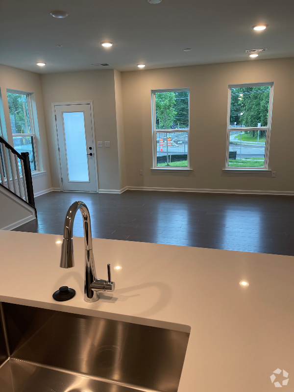 Building Photo - 1108 Greenwich Dr Rental