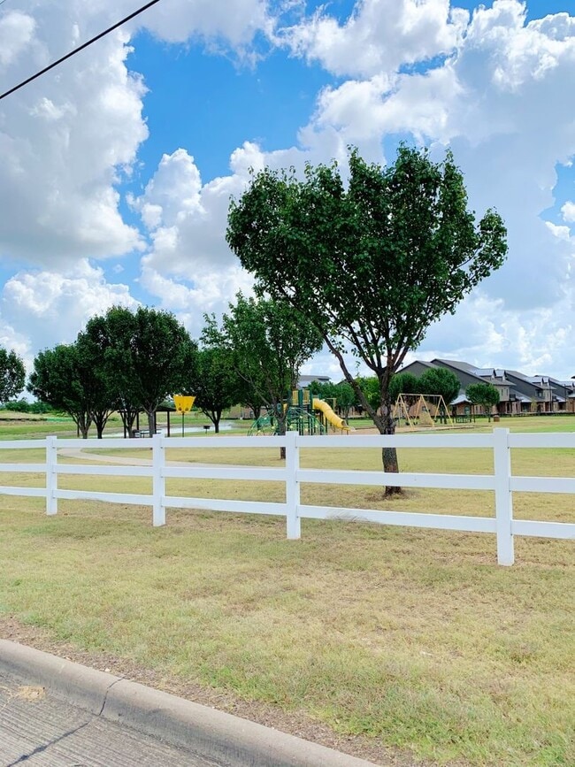 Photo - 3/2 with HUGE Office