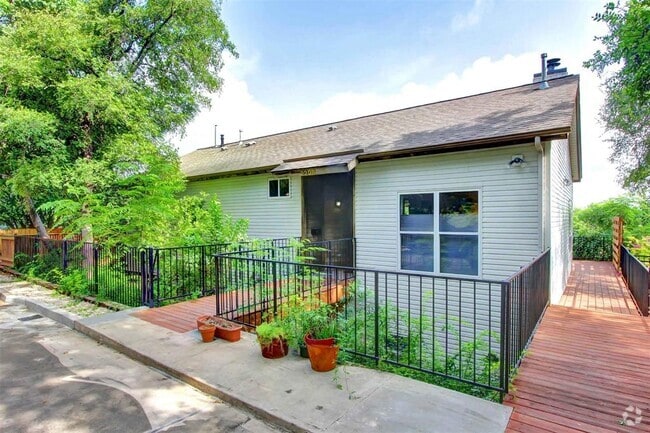 Building Photo - 2208 Trailside Dr Rental