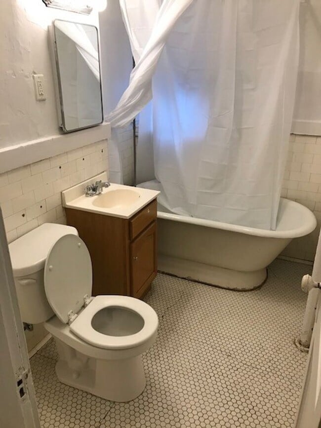 Photo - Large updated 2 bed unit with the landlord paying the full broker's fee!