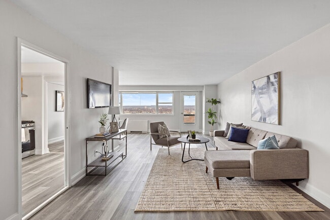 Photo - Addison Towers